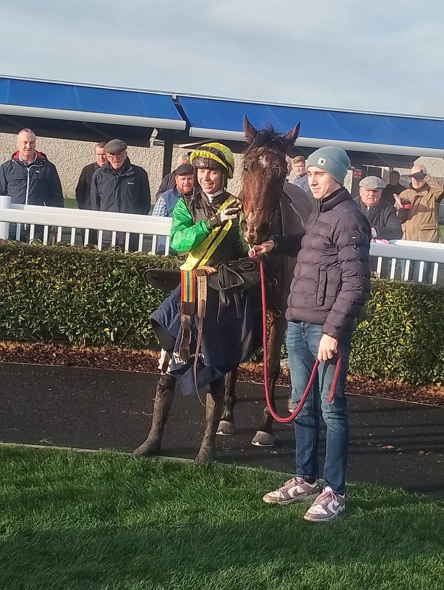 JoeSeward1's tweet photo. 250/1 BOILOVER 
@IrishEBF_
Academy Hurdle 
It's Bobsled Time wins for Richard Morrissey with Dungourney jockey Michael Kenneally aboard 
@NaasRacecourse
#Naas https://t.co/I2QQgTLZf5