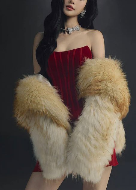 FutureIndCEO's tweet image. It’s not even eight o’clock . . . She’s already fully dressed . Her makeup flawlessly applied . . .

Why is she dressed this way ? Business meetings , of course . All day today . . And she needs to look fierce .