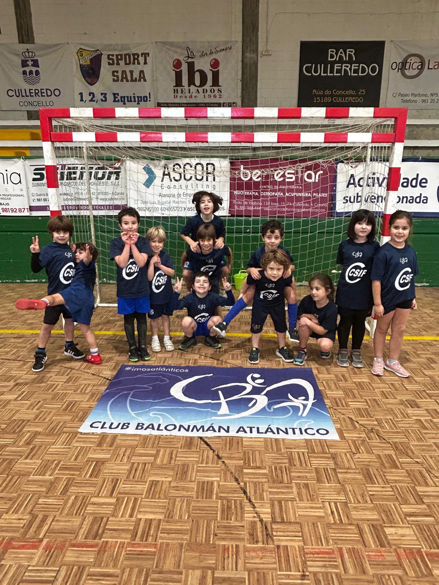 GaliciaCsif's tweet photo. 🟢 En CSIF renovamos un año más nuestro compromiso con el deporte gallego 💪.

🥅🤾🏽‍♀️ Estamos encantados de seguir apoyando a las jóvenes promesas del Club Balonmano Atlántico en su camino hacia el éxito 🚀. https://t.co/9Jfz7Ifq3L