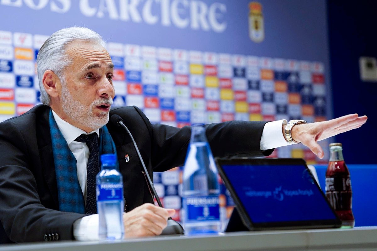 lujakf's tweet image. Después de una rueda de prensa bochornosa en la que este personaje se rió de la afición, muchos aplaudíais. También culpabais e insultabais a los oviedistas críticos.

Ahora poneos su nombre de nick, y el de Carrión. Ahora bailad.