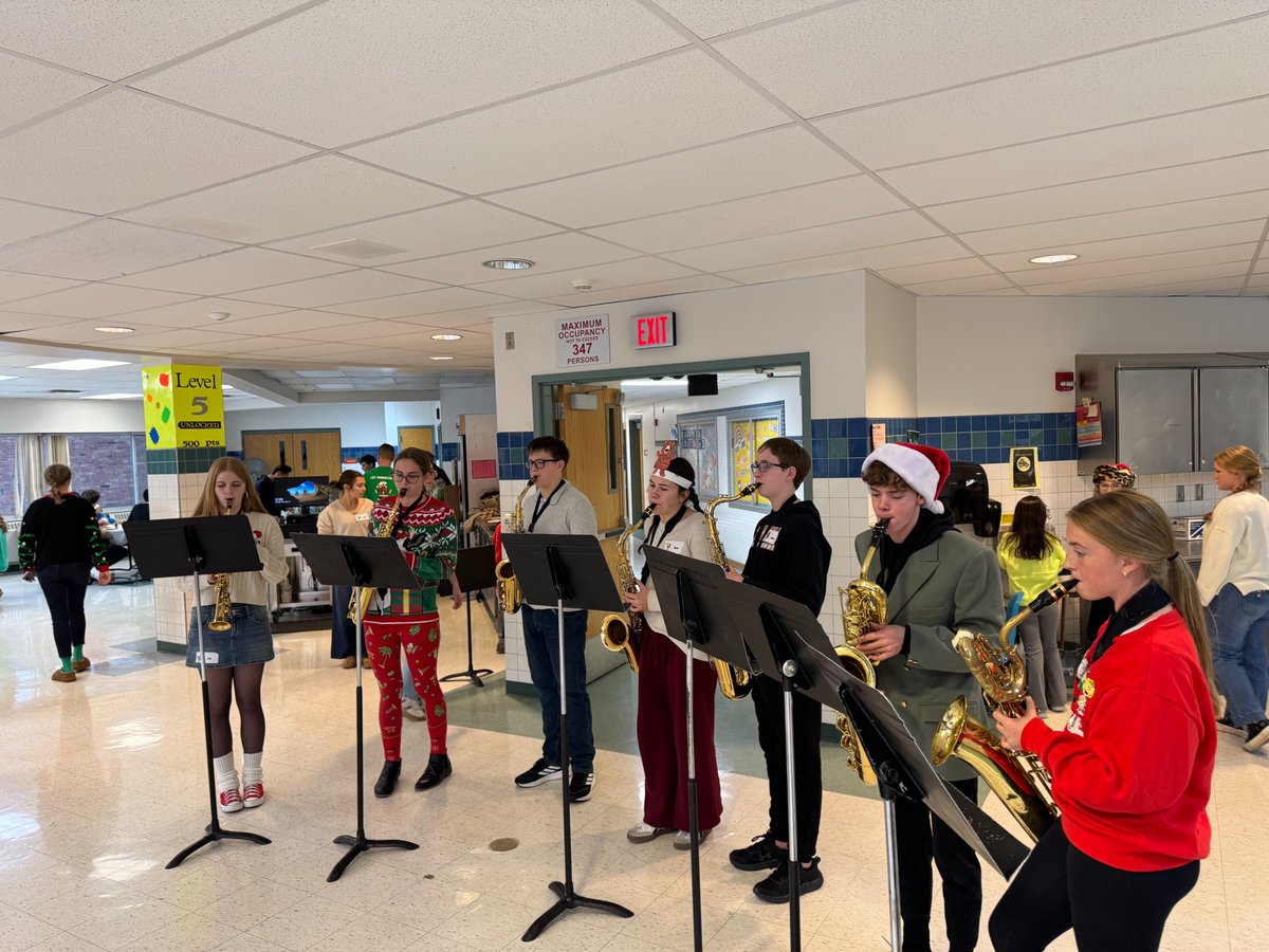 FCSD_Music's tweet image. This weekend some of our High School student musicians were happy to perform at FCSD's Santa's Workshop. Many thanks to the HS Student Council for hosting such a great event for our community.