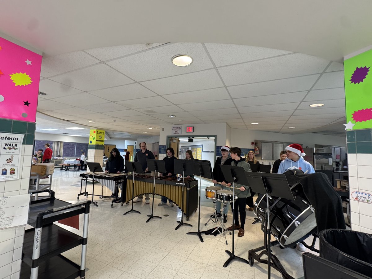 FCSD_Music's tweet image. This weekend some of our High School student musicians were happy to perform at FCSD's Santa's Workshop. Many thanks to the HS Student Council for hosting such a great event for our community.