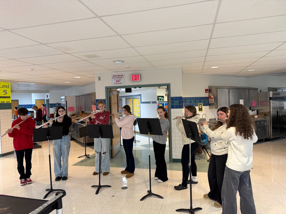 FCSD_Music's tweet image. This weekend some of our High School student musicians were happy to perform at FCSD's Santa's Workshop. Many thanks to the HS Student Council for hosting such a great event for our community.