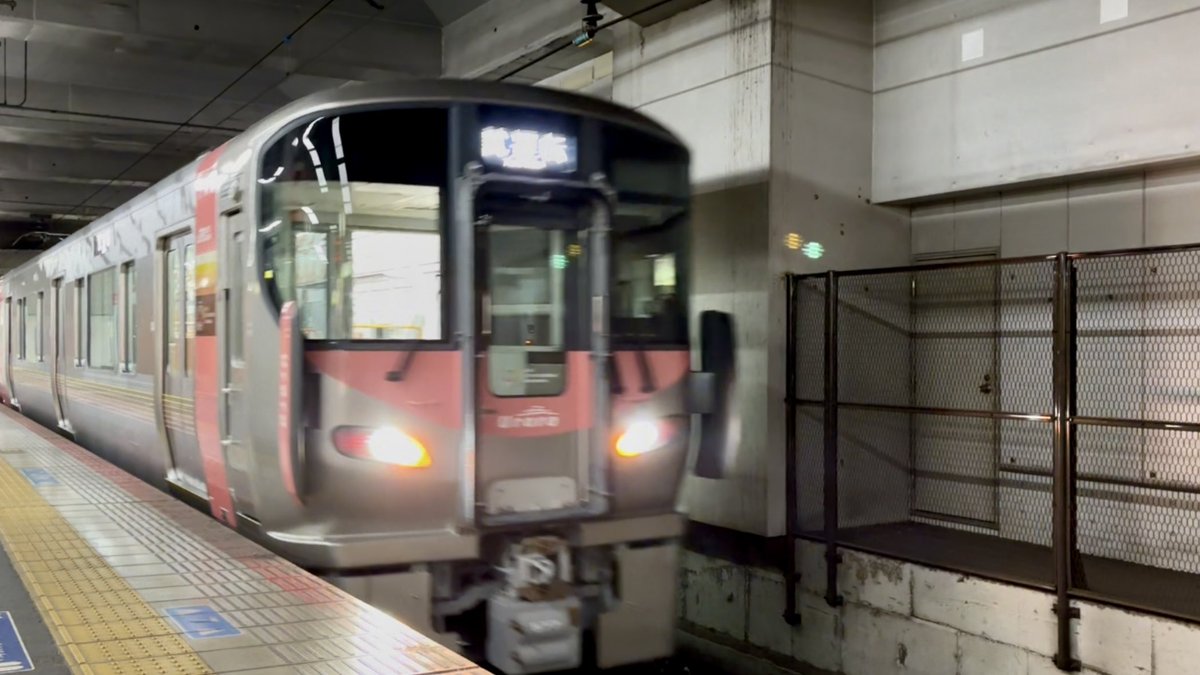 25.12.15 227系500番代 近車出場試運転回送 6両 H1+R35+R34編成 21:53