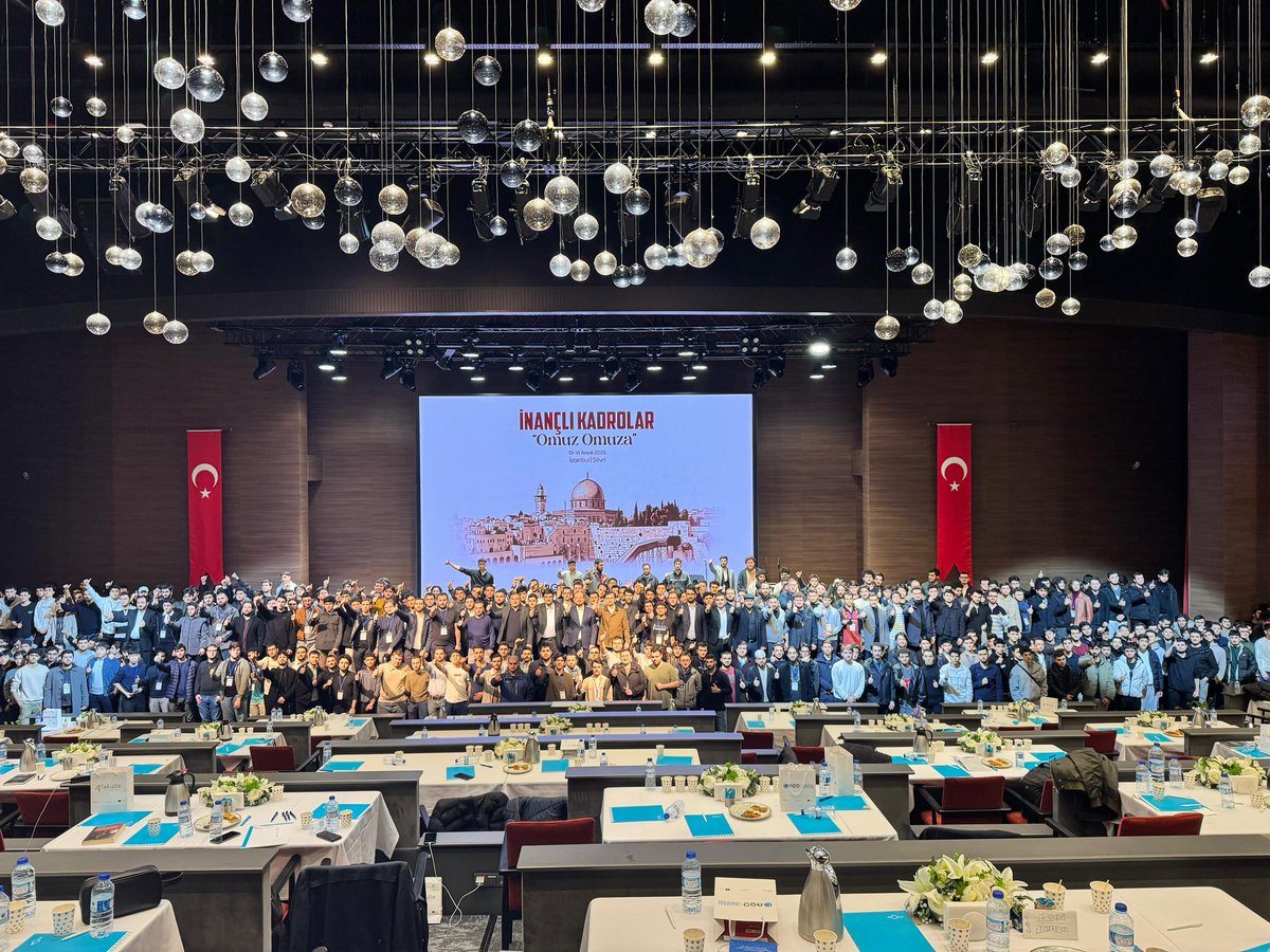 “Sevdik bizim gibi sevenleri,
Övdük sevgimiz yoluna ölenleri
Yaşasın sevgimiz bizim, yaşasın İslam!”

“İnançlı Kadrolar Omuz Omuza” kadro kampımızı hatıra fotoğrafı ile nihayete erdirdik.