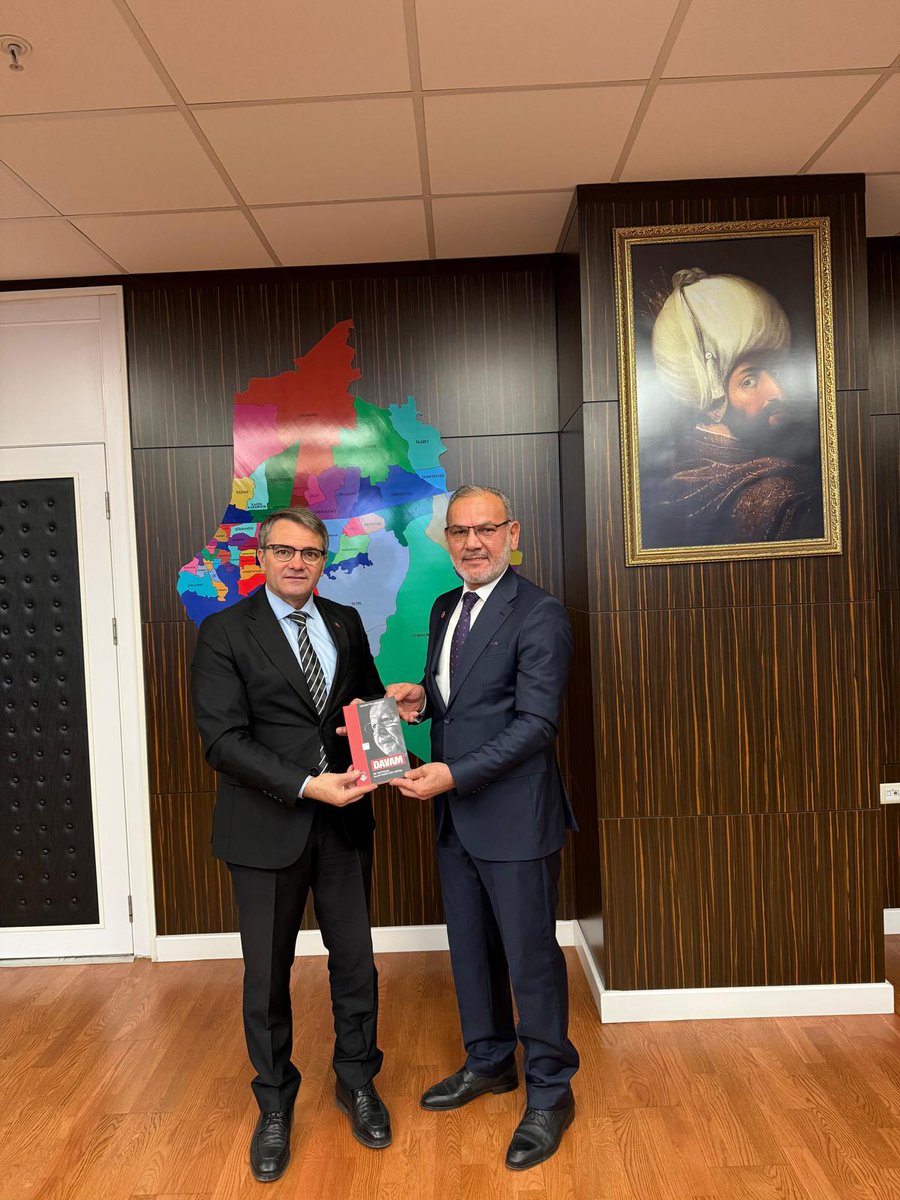 Saadet partisi yıldırım ilçe başkanı sayın Nuri keçeli yıldırım ilçe Kaymakamı sayın Metin Eseni makamında ziyaret etti, Erbakan hocamızın Davam kitabını hediye etti