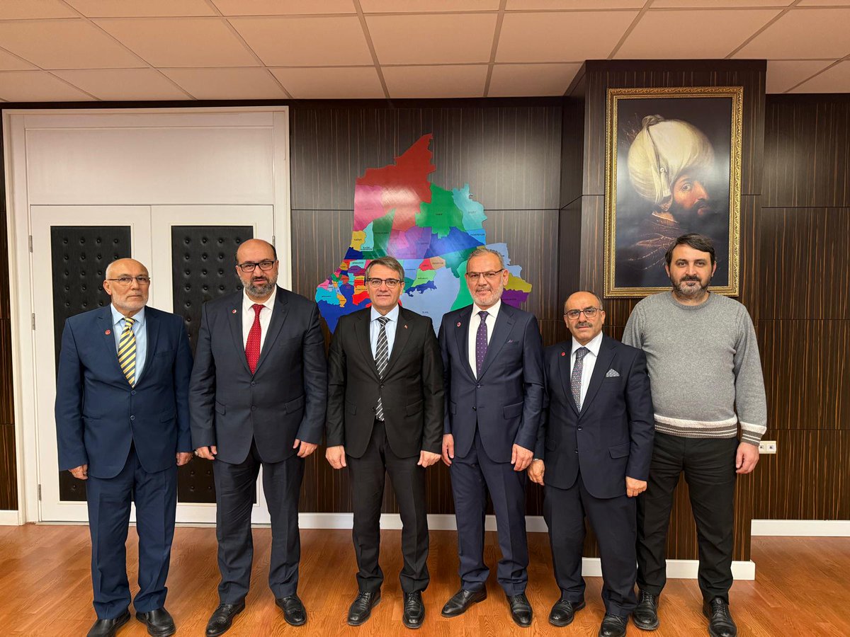 Saadet partisi yıldırım ilçe başkanı sayın Nuri KEÇELİ ve heyetiyle birlikte
yıldırım ilçe kaymakamı sayın Metin
Esen Beyi Makamında ziyaret etti
Kendilerine Görevinden Başarılar fileriz