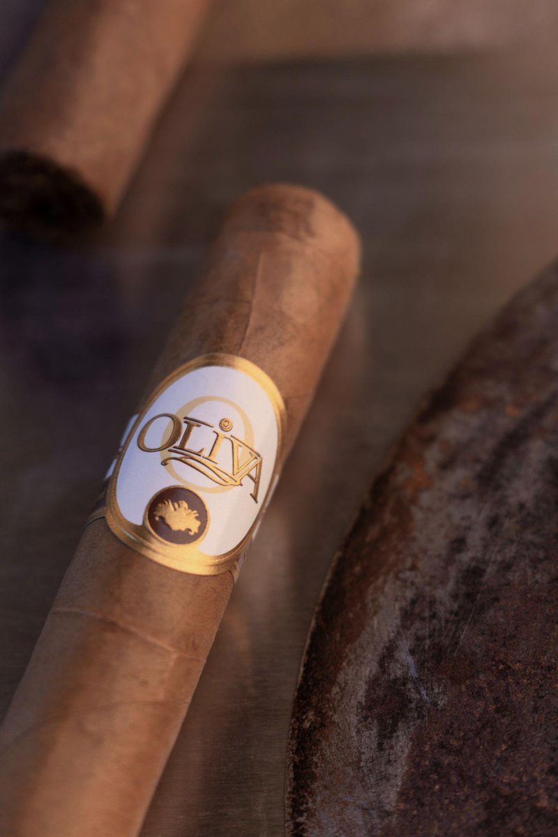 OlivaCigar's tweet image. A moment of quiet, light up and let the world wait
...
#CraftedWithPassion #cigarlife
#olivacigars #cigaraficionado
#craft #cigarlover