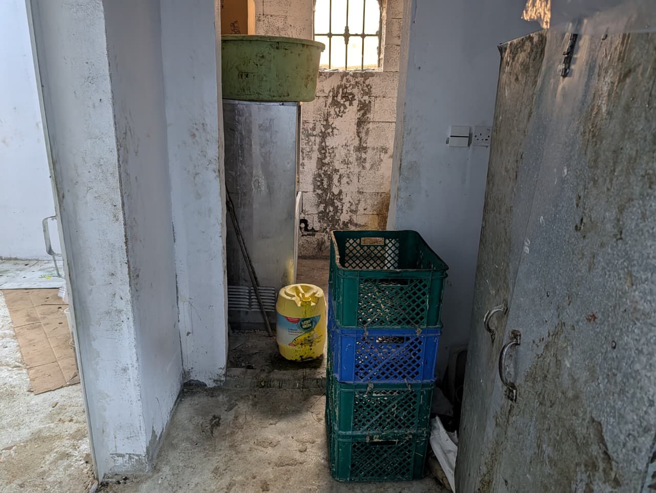 صور .. أمانة جدة تُغلق موقعًا مخالفًا وتتلف نحو 10 أطنان من المخبوزات الفاسدة جنوب شرق المحافظة 