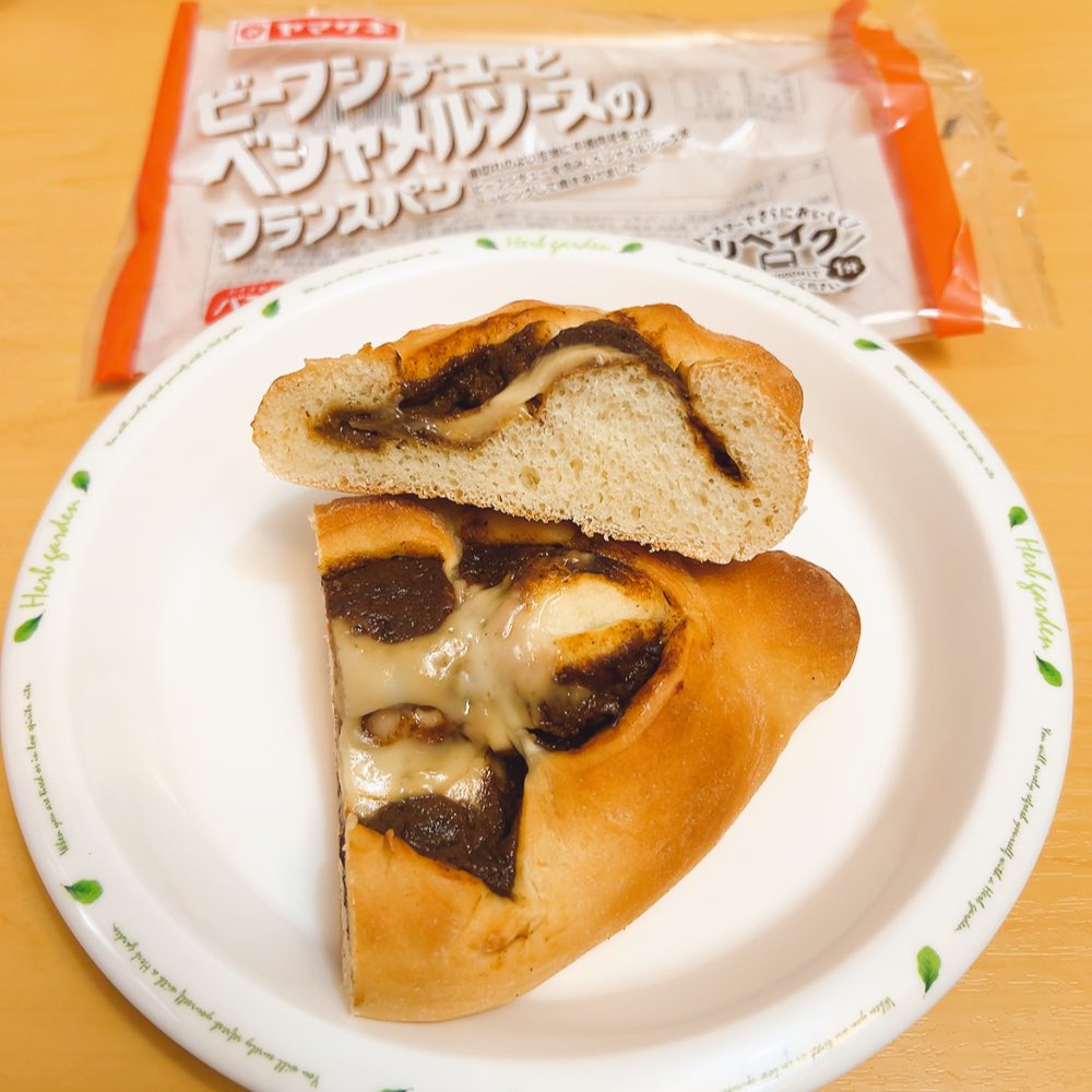 ヤマザキ ビーフシチューとベシャメルソースのフランスパン 12月の新