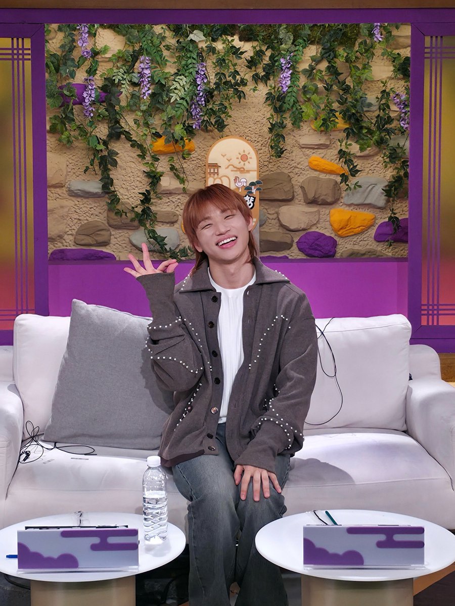 d_lable's tweet image. [#대성 📸] 251215

'6시 내고향'부터 '볼륨을 높여요'까지!
오늘도 대성의 열정은 한도초과야~🔥

#대성 #DAESUNG #DLITE