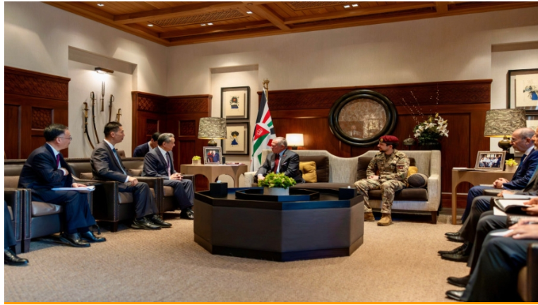 الملك يستقبل وزير الخارجية الصيني ويبحث سبل توطيد الشراكة الاستراتيجية 