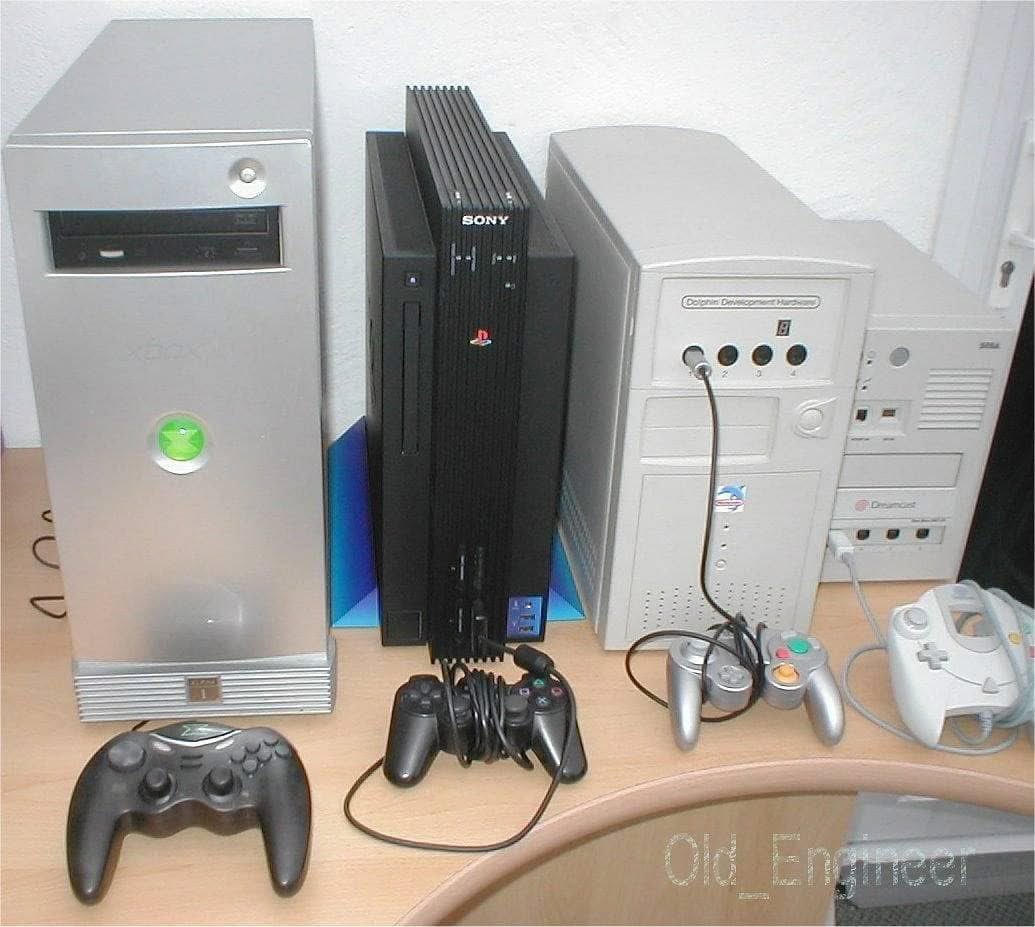 VideoGameHstry's tweet image. Dev kit consoles for the Xbox, PS2, Gamecube, and Dreamcast