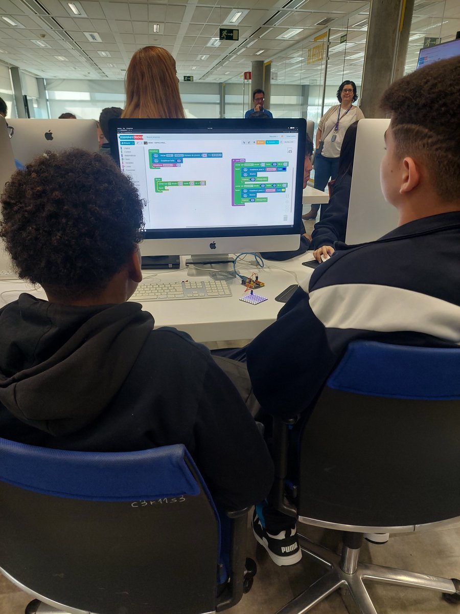 creatica_ong's tweet image. ✨ Un jueves muy iluminado en @42MadridFTef 

La semana pasada realizamos una actividad navideña con el alumnado de 3º ESO del IES Nuestra Señora de Gracia, programando LEDs con Arduino 💡

Gracias a @fundacionTef  y a 42 Madrid 💙

#STEM #Arduino #LEDs