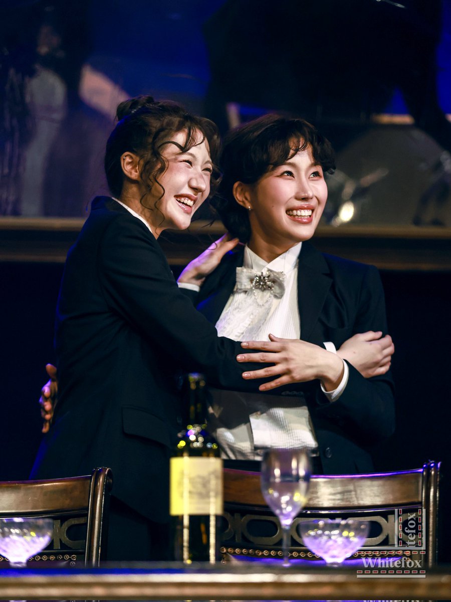 251214 연극 #포쉬 스페셜커튼콜
5장 라이엇경
에디 | #류한나
조이 | #이정민 

#posh #류한나_wf #이정민_wf