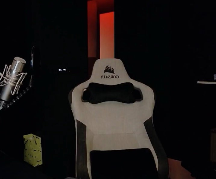 armyflowershop's tweet image. Today's #emptychair is brought to you by one of my favorite things... Coffee. Iced coffee but still coffee ☕. I'll take 2 things any way I can get them. Bangtan and coffee! 
Now anyone who missed the Heardle come see me and I will educate you on the masterpiece that is coffee.