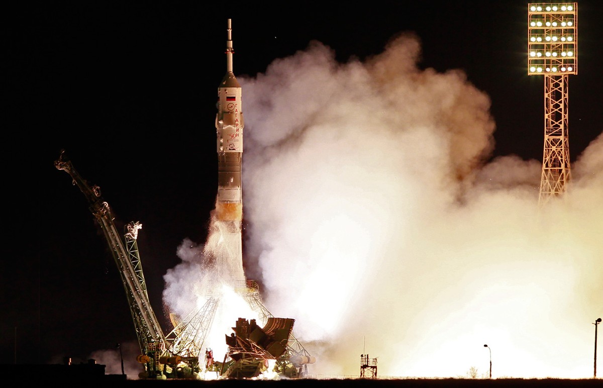 Astro_Cady's tweet image. I can’t tell you how exciting it was for our crew to launch in the #Soyuz - w/o the added weight of the #spaceshuttle. I felt every bit of the power of those engines at liftoff and it was somehow clear that it is - in fact - REALLY HARD for people to leave #Earth!
#space #TMA20