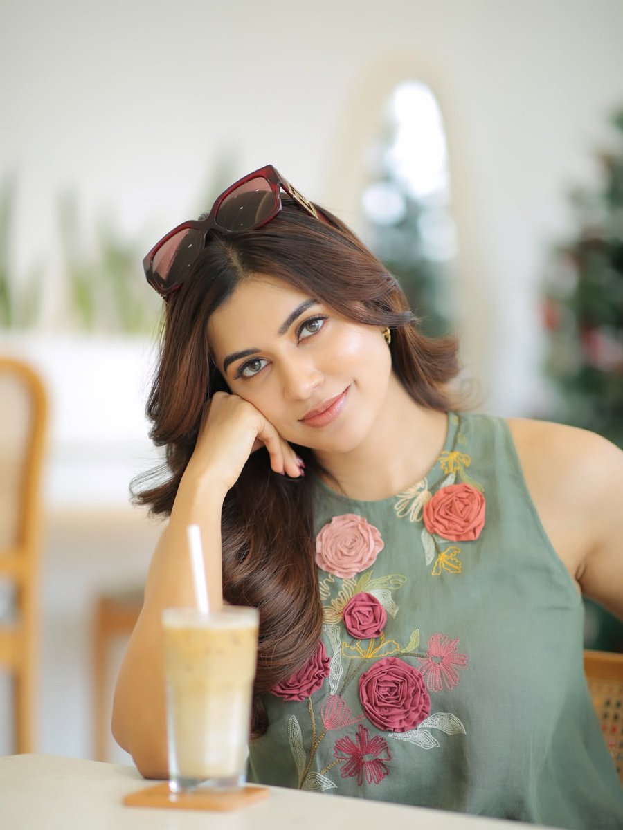 KollywoodCinima's tweet image. Graceful Anju Kurian radiates warmth charm elegance winning hearts with every appearance 💚🥰

#Anju #AnjuKurian #KollywoodCinima #Cinema #Sai #Heroine #Actress #Celebrity