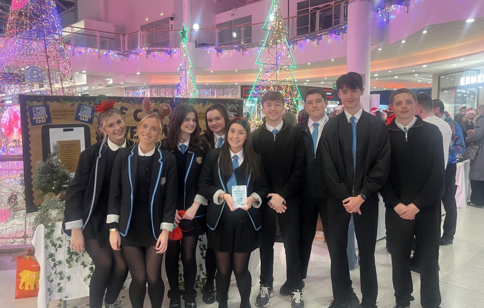 clydebankhigh's tweet image. Huge shoutout to our Young Enterprise team Planet Case! 🌟 They smashed it at last weeks’s Braehead trade fayre, winning:
🏆 1st – Best Banter (judges loved their product knowledge)
🥈 2nd – Best Trade Stand
#YoungEnterprise #PlanetCase #BraeheadFayre