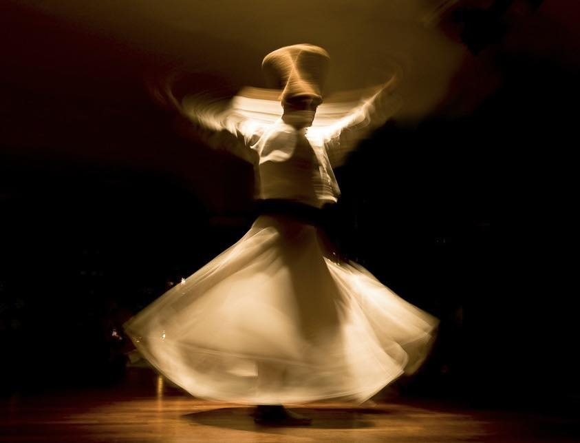 من عرف أن الله هو الغاية،
لم يضلّ
وإن طال الطريق.

— جلال الدين الرومي