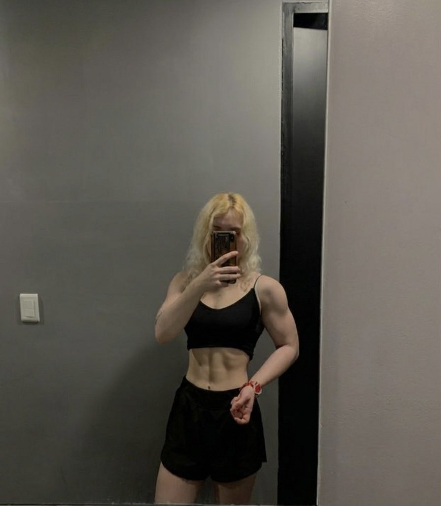 Findom Muscle mommy tweet media
