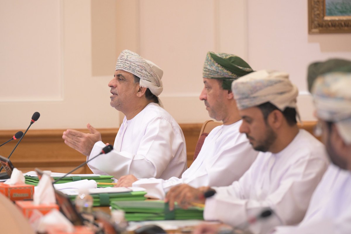 OmanStateCounci's tweet photo. |
▪️انتهت اللجان المشتركة بين مجلسي الدولة والشورى من مناقشة المواد محل الاختلاف بشأن مشروعي قانوني "تعديل بعض أحكام قانون التحكيم في المنازعات المدنية والتجارية الصادر بالمرسوم السلطاني رقم( ٩٧/٤٧)"و"السجل العقاري".
▪️جاء ذلك إعمالًا لحكم المادة (49) من قانون مجلس عُمان، حيث عُقد اجتماع مشترك بحضور المكرمين وأصحاب السعادة أعضاء المجلسين، والأمينين العامين، والمختصين من الأمانتين العامتين.