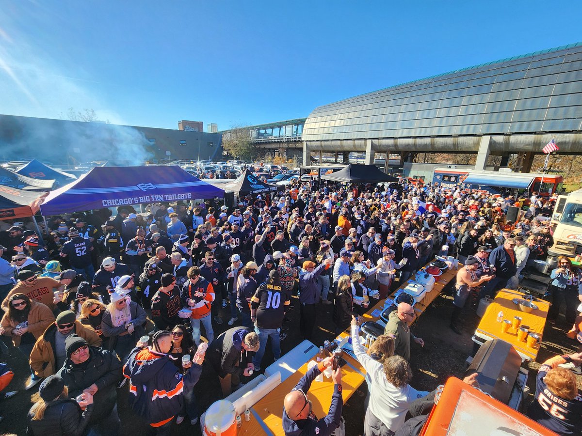 I'm telling you all right now. You better get your ass to the <a href="/CHGO_Bears/">CHGO Bears</a> Tailgate this Saturday whether you're going to the game or not.

It's going to be an absolute madhouse. 

Weather in the 40's.
Primetime matchup. 
Division on the line!

🎟 - allchgo.com/events