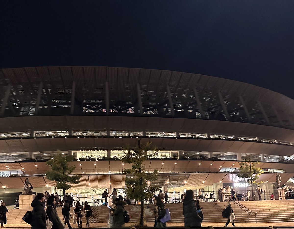 いろいろ心配だったけど、ミューバン楽しかったぁ✨
スキズ最高！国立最高ーーー🙌
国立とドコモビルの共演(?)は私的にとてもエモい🥹