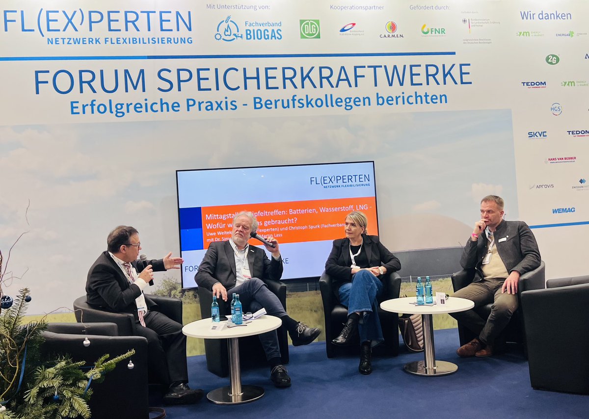 peter_simone's tweet image. Spannende Diskussionen beim Forum Speicherkraftwerke auf der #Biogas Trade Fair 2025 in Nürnberg letzte Woche, wie hier beim Netzwerk Flexperten. #Flexibilität ist die neue Leitwährung im Stromsystem, deshalb gibt es bei Batterien 🔋 und Biogas 🌱 kein Oder, sondern nur ein UND!