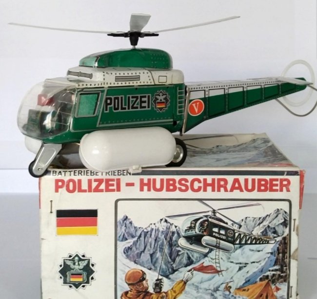 FullCoSevilla's tweet photo. Helicóptero de Policía Artikel 339-G en hojalata. Made in Germany. Años 60.
#VintageToys #AntiqueToys #RetroToys #ToyCollector #VintageToy #OldToys #TinToys #ToyCollection https://t.co/FXew0bLuKw