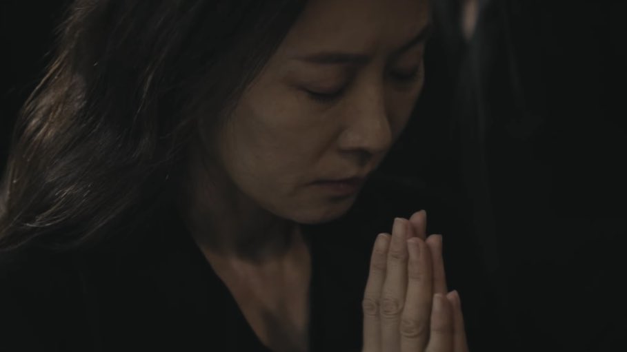 0403FEED's tweet image. karina (raphaela) and wonyoung (gabriella) possible representing archangel raphael and gabriel—healer and messenger

karina was shown to care for vincent since he was young, provide guidance and seen with angel wings while she was taking care of the sick boy

wonyoung's in…