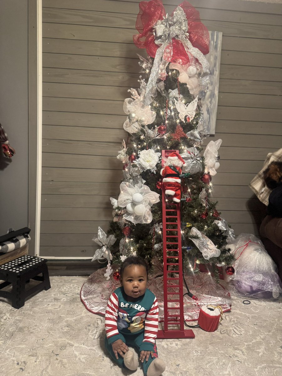 MrsMckinnie24's tweet photo. My baby’s first Christmas 🎄 https://t.co/7PWO2gYWb6