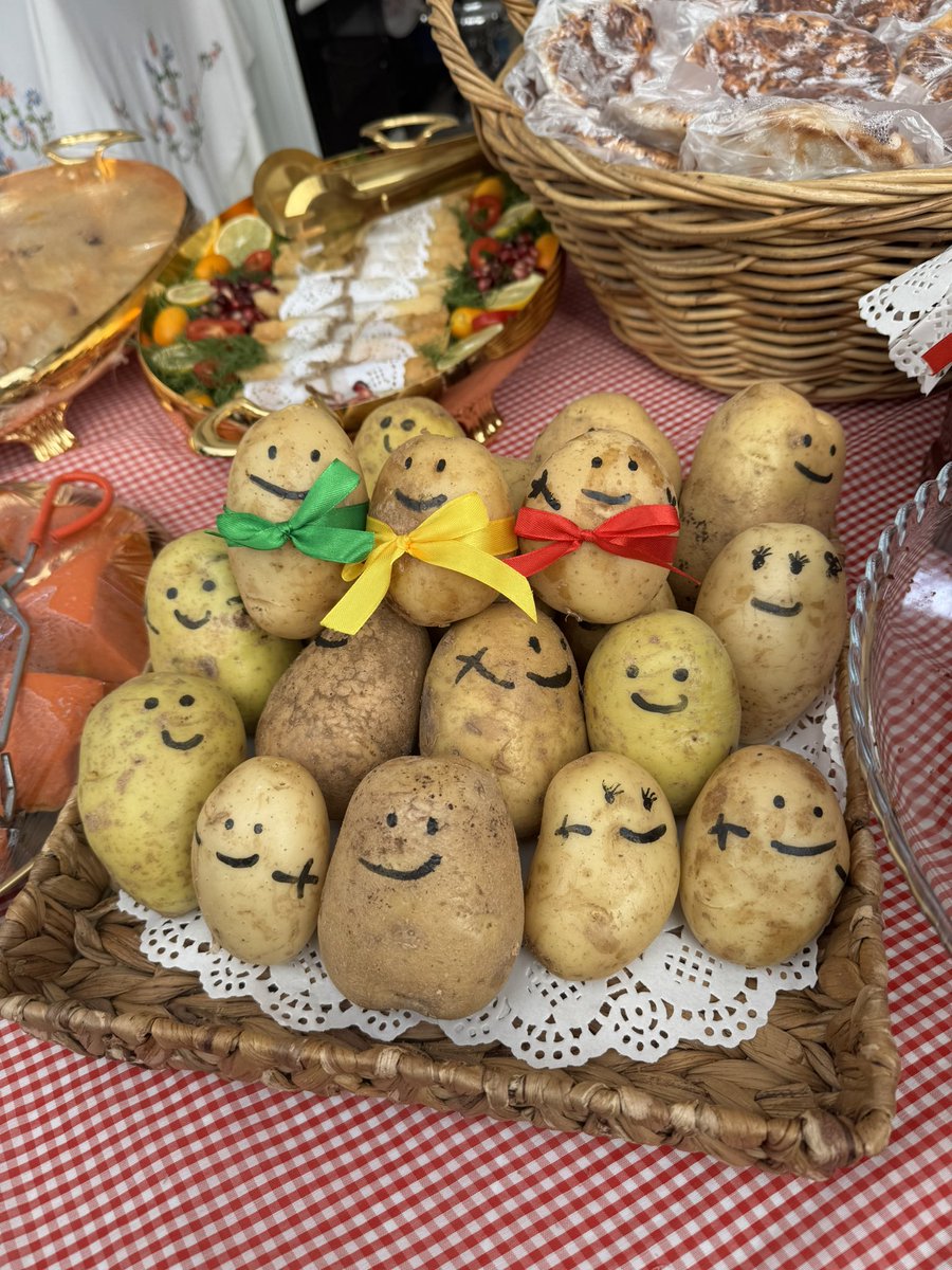 nlinkri's tweet photo. Today we launched the first Duhok Potato Festival. 

A great event to highlight the strong progress in the field of 🥔 production in the Kurdistan Region. 

Thanks to strong 🇳🇱-KRI cooperation, harvests increase and thousands of sustainable jobs are created. 

#FarmingtheFuture https://t.co/NxZpMiVhy0