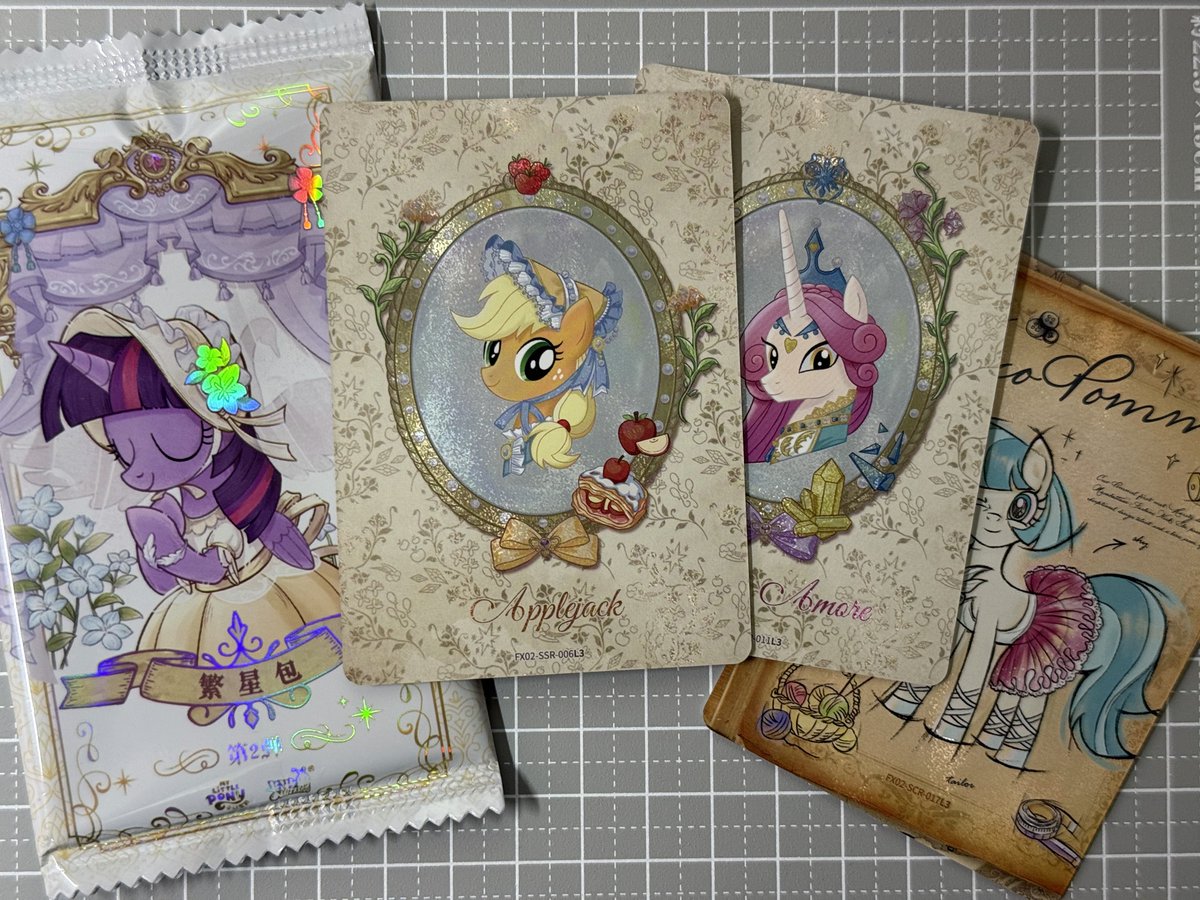 カードのデザイン可愛すぎる、中国語で何が書いてあるのか分からない