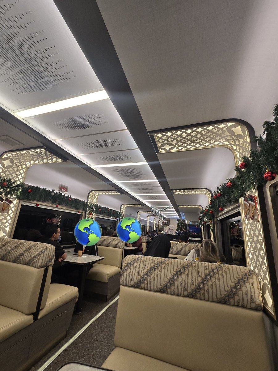 goodscuddle's tweet image. Mam bakso sama mbak nya gak dikasih sendok🤣