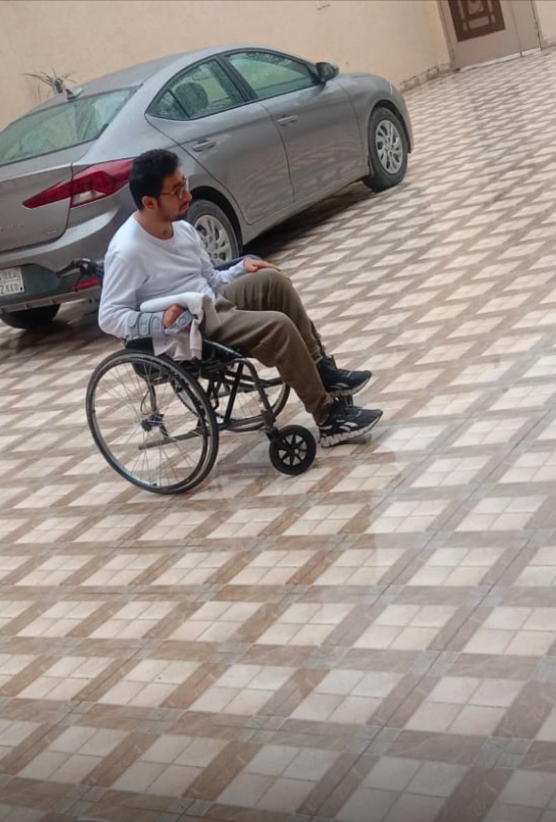 ۝وهو الذي يُنزِّل الغَيْثَ من بعدِ ما قنطوا وينشُر رحمَتَه۝
المطرليس فقط قطرات الماء إنماهي الرحمات التي تتنزل من السماءولذا فأننانترقب تلك الرحمات الخفية فتزال  معها الهموم والغموم وتبث معها الدعوات
اللهم تقبل دعواتناودعواته 
اللهم ردله عافيته 
اللهم سخر له من تولا امره
امين 🤲🏻