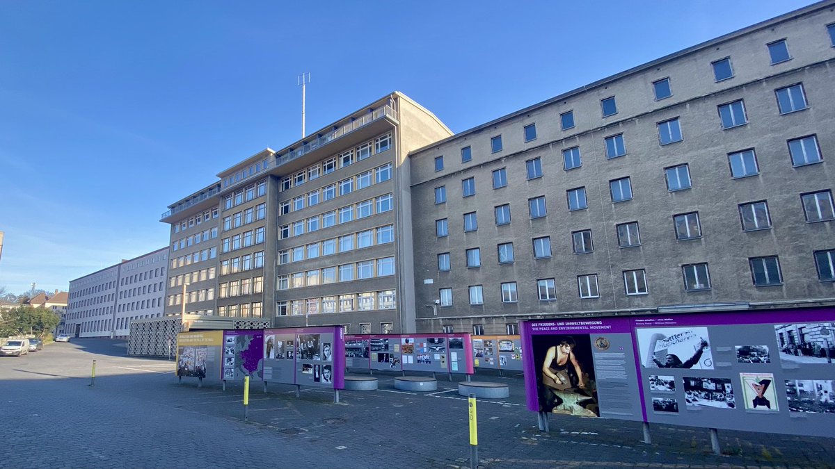 #Berlin, jetzt

Dereinst #Stasi-Zentrale, 2026 wieder Ort fürs #CampusKino von <a href="/BAB_Berlin/">Aufarbeitung der SED-Diktatur in Berlin</a>, <a href="/RHG_eV/">Robert-Havemann-Gesellschaft e.V.</a> &amp; <a href="/StasiArchiv/">StasiUnterlagenArchiv</a> - seit heute laufen die Vorbereitungen. 

Vorfreudig vormerken: Am 3. August 2026 geht’s los.