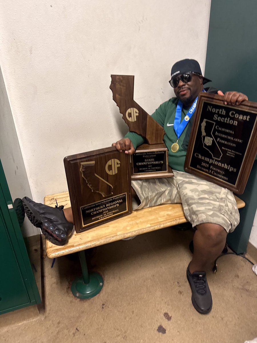 CoachTim_78's tweet image. E.C. Gauchos 2025 State Champions🏆 I am so proud of my team. We made History!! A lot of folks doubted us and counted us out. Look at us now!! We got the Best player in Northern Ca.
@Garyyoungblood0 and one of the best LB @_Elvis_34 #whynotEC #RealRichmond