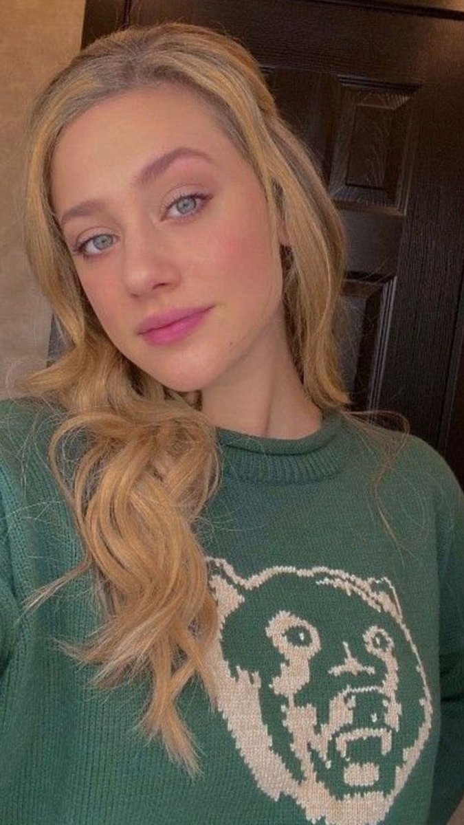 FansLeanor's tweet image. Salut 😍