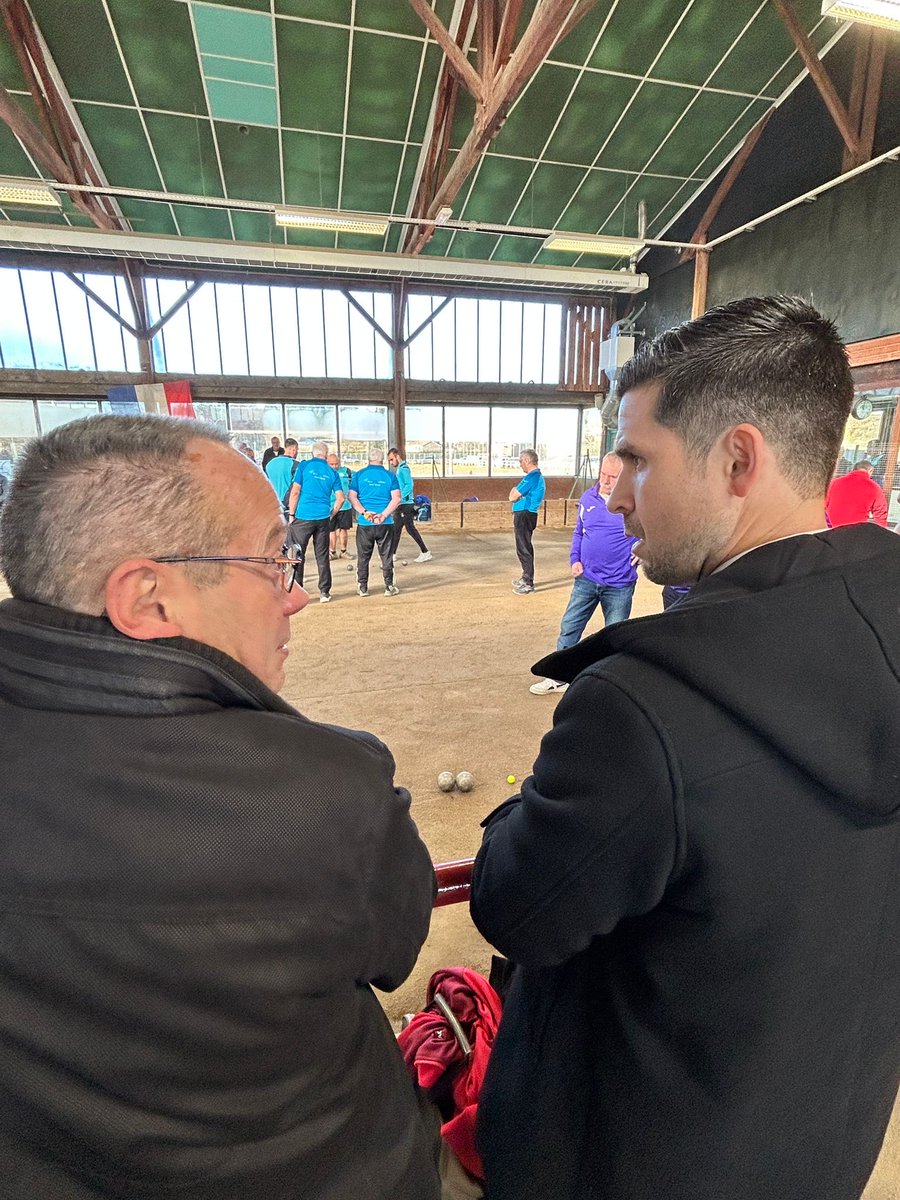 JonathanGery_AN's tweet photo. À #Amplepuis, au concours départemental de boule lyonnaise. 
Hommage à Rémy Furnon, engagé depuis plus de 40 ans au club “Reins Trambouze”.

Une discipline sportive et une tradition à préserver.

#Circo6908 https://t.co/p2gqCPw5DM