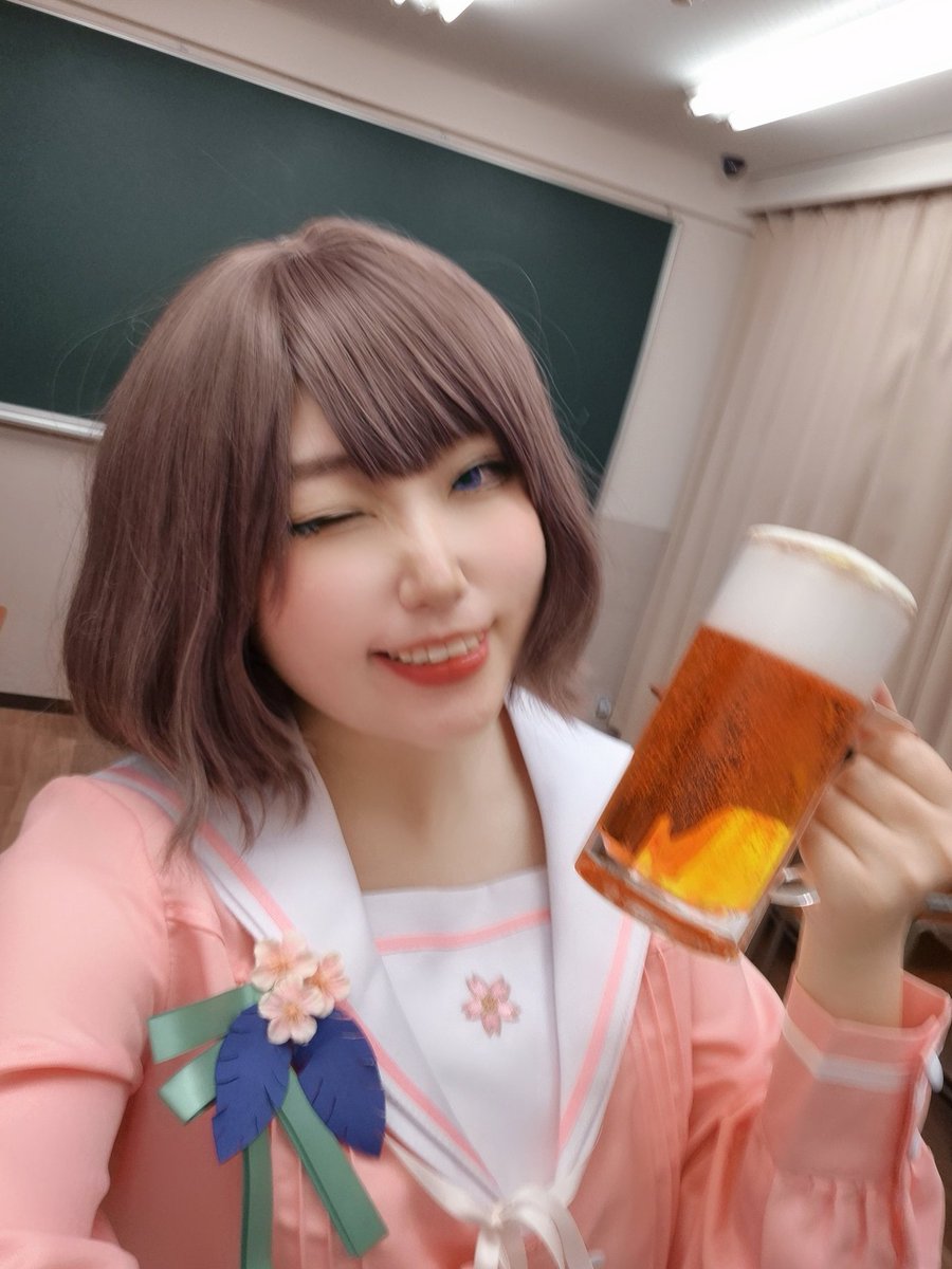 ビール大好きあさり先生😆💚

※学内での飲酒はやめましょう
※ビールは偽物です
