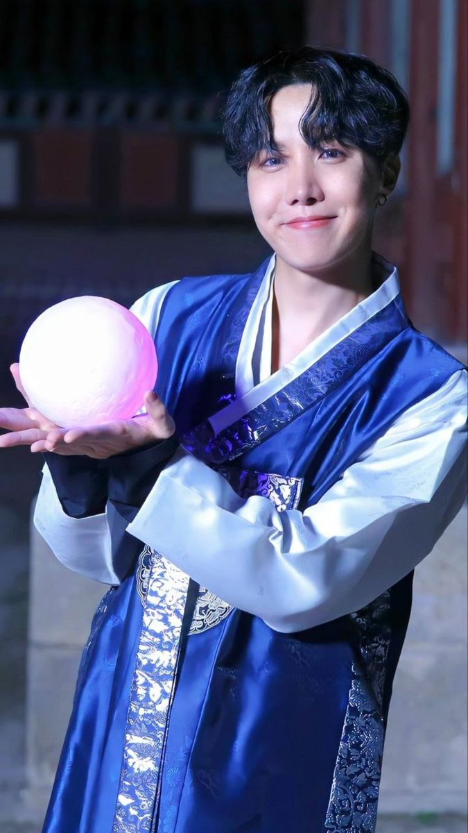 FCUniverso7bts's tweet photo. BTS wallpapers

#BTS_twt #방탄소년단 #BTS
@BTS_twt #MOFA #amoraobts #fcuniversobts
#BTS #BTSARMY #YetToComeInBUSAN #PurpleYou
#bts2025jin #bts2025 #FCUNIVERSOBTS2025
#TEAMAMOSBTS2025 https://t.co/c7xMyYX4Jk