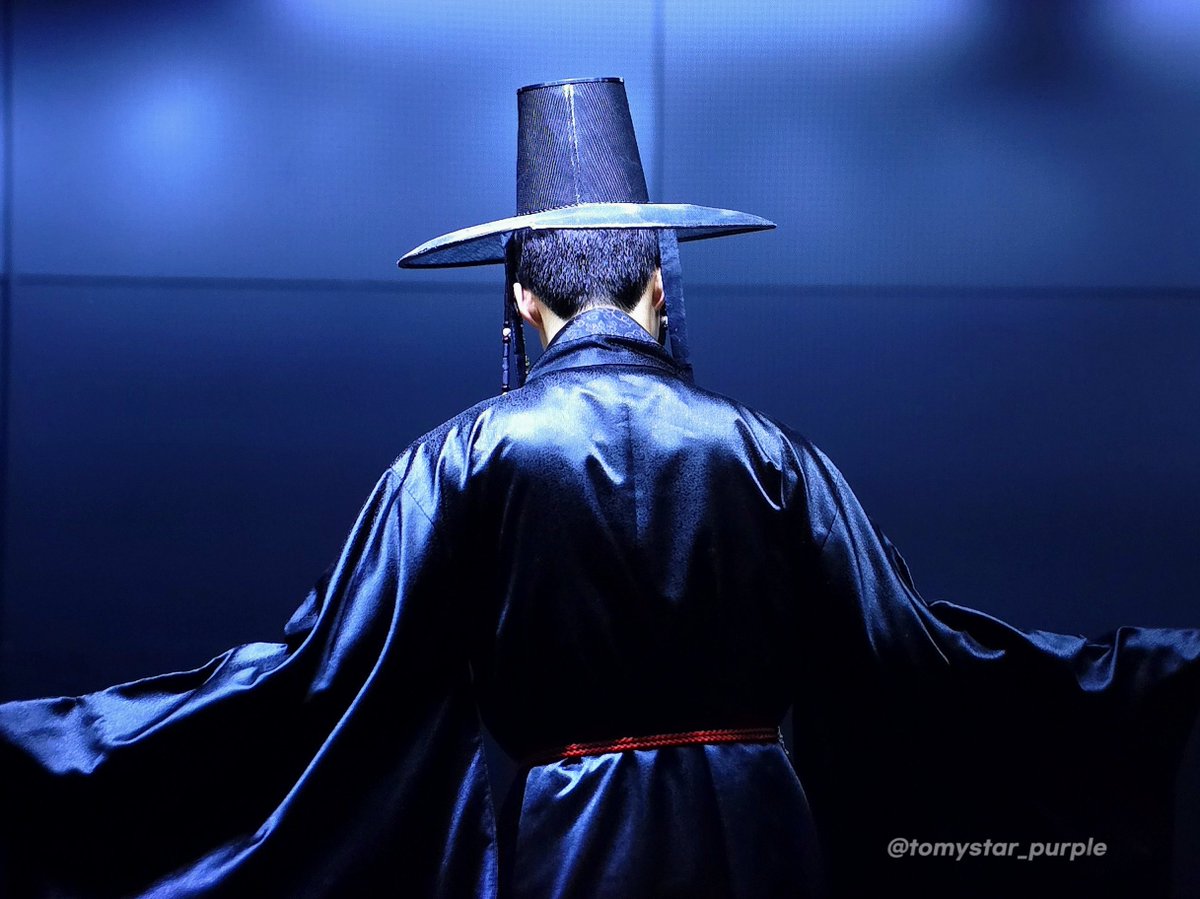 tomystar_purple's tweet image. 보조개 뽁 나와서 넘 기염둥이라 화난표정 해달랬더니 뒷짐 챡 하고는 표정 바꿔줌 하 진짜 미쳤다 이런 고능한 아이템 정말 대박이고 짱 잘 어울립니다... 뒷모습까지아름다워요