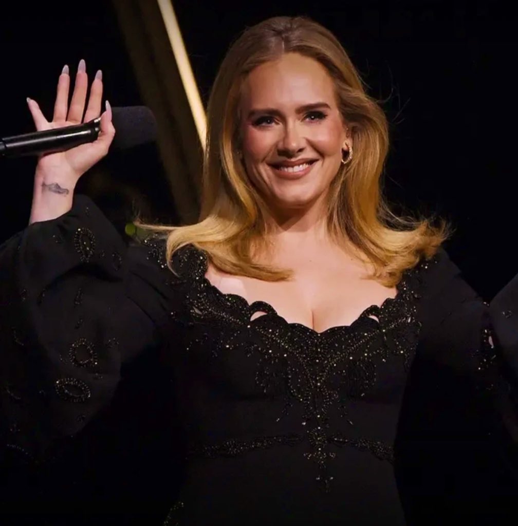 me_pedrooo's tweet image. 🚨 Adele has unfollowed Nicki Minaj on Instagram.