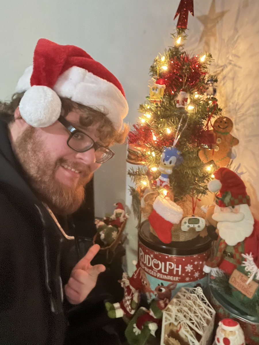 TreyGamr's tweet photo. CHESTNUTS ROASTING ON AN OPEN FIRE!
JACK FROST NIPPING AT YOUR NOSE! https://t.co/tNMwuTBTKc