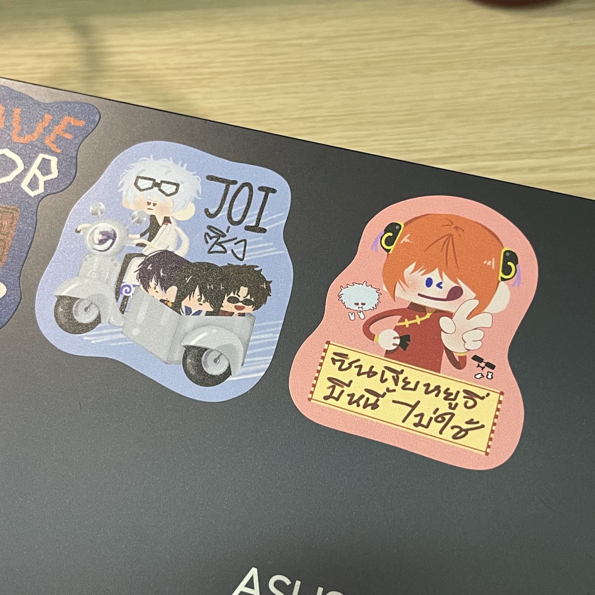 Sticker pvc gintama 6 cm — fanart
#IFEXPOWINTER25 — D14 (sun) 🤍

จัดทำโดย มาดาโอะ
ใช้โดย มาดาโอะ
ขายโดย มาดาโอะ

สมทบทุนการเล่นปาจิงโกะเพียง 20b ต่อลายเท่าน้านนนนน 👊🏻
แต่ ๆ ๆ พิเศษสุด สำหรับใครที่ซื้อครบเซท 5 ชิ้น รับส่วนลดไปเลย 10b หรือก็คือฟรีมาดาโอะครึ่งตัว‼️
