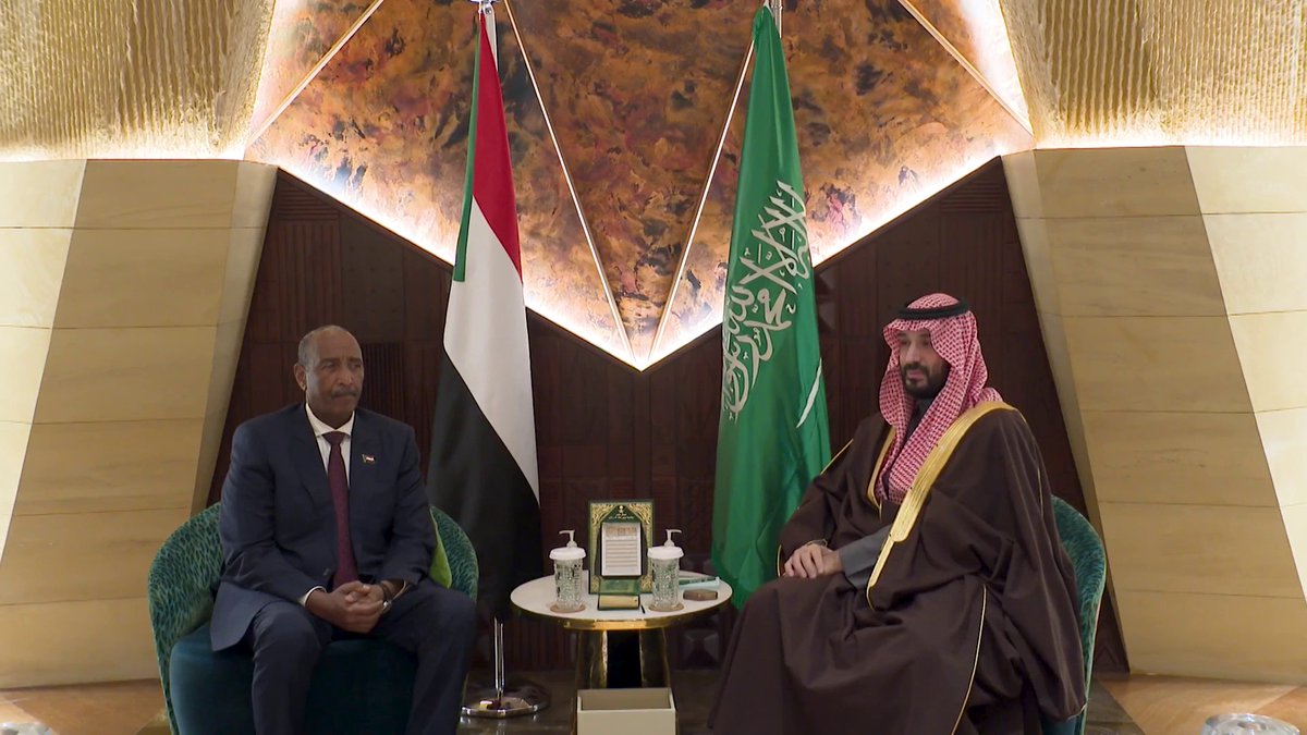 ولي العهد يلتقي رئيس مجلس السيادة الانتقالي السوداني في الرياض 