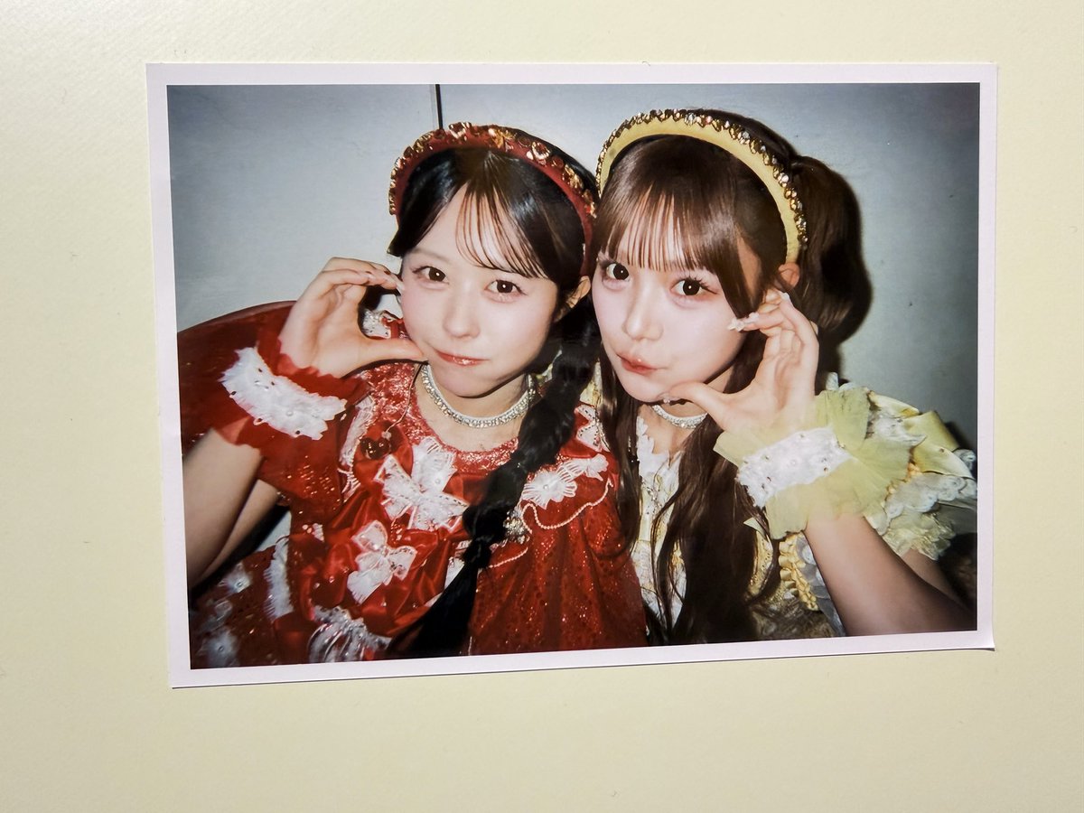 この2枚の写真のチェキ欲しすぎる #佐野愛花 #古澤里紗 #増田彩乃