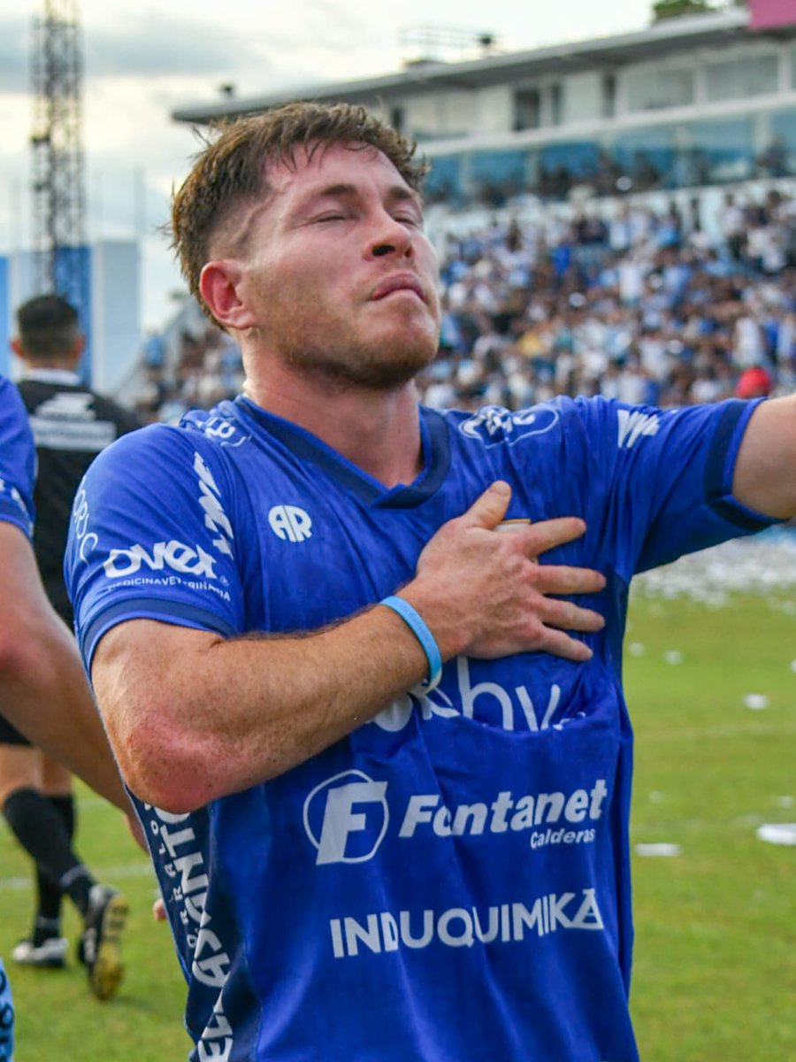 OficialAMSyD's tweet photo. Gracias Facu Soloa por estos 150 partidos con nuestros colores.

Por siempre en la historia grande 🩵🤍🩵 https://t.co/RrqOd4iSQ7