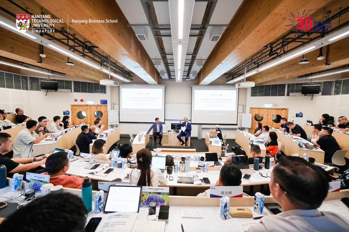 agarcialopezl's tweet image. Impartí una ponencia sobre Historia económica de México y Asia, Oportunidades de Inversión en México, ante empresarios asiáticos. Iniciando el módulo Global Geopolitical and Business Risk de la Maestría en Negocios de la Nanyang Business School en Singapur. #PlanMéxico